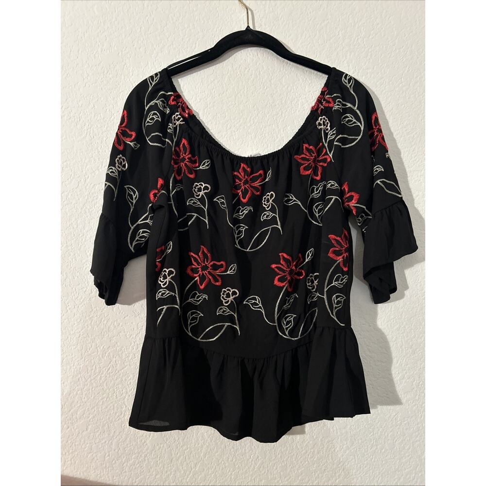 Women’s Black Top Medium NWT Candies